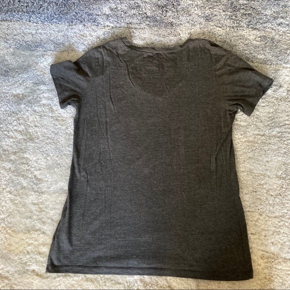 Like 🆕 MLB heart grey Mets T-shirt - Picture 5 of 5